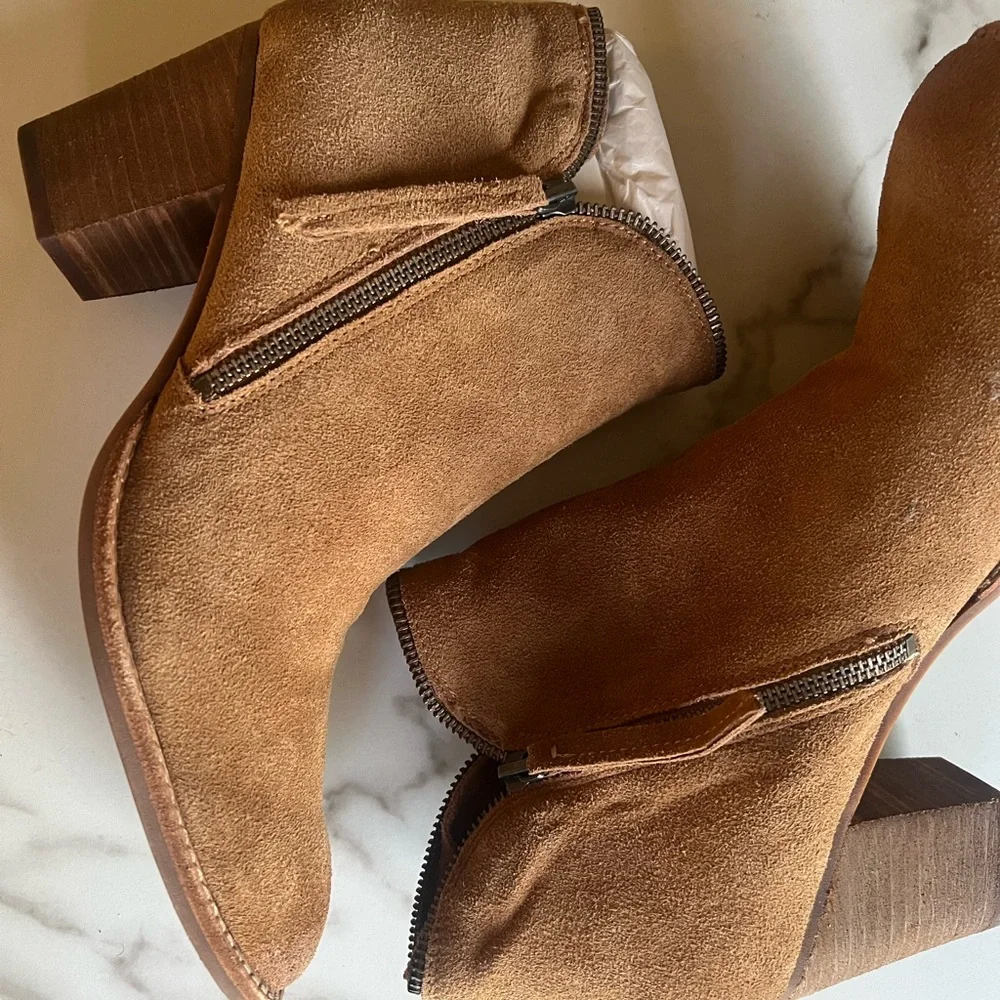 Women’s Dolce Vita Brown Suede Ankle Boots size 11